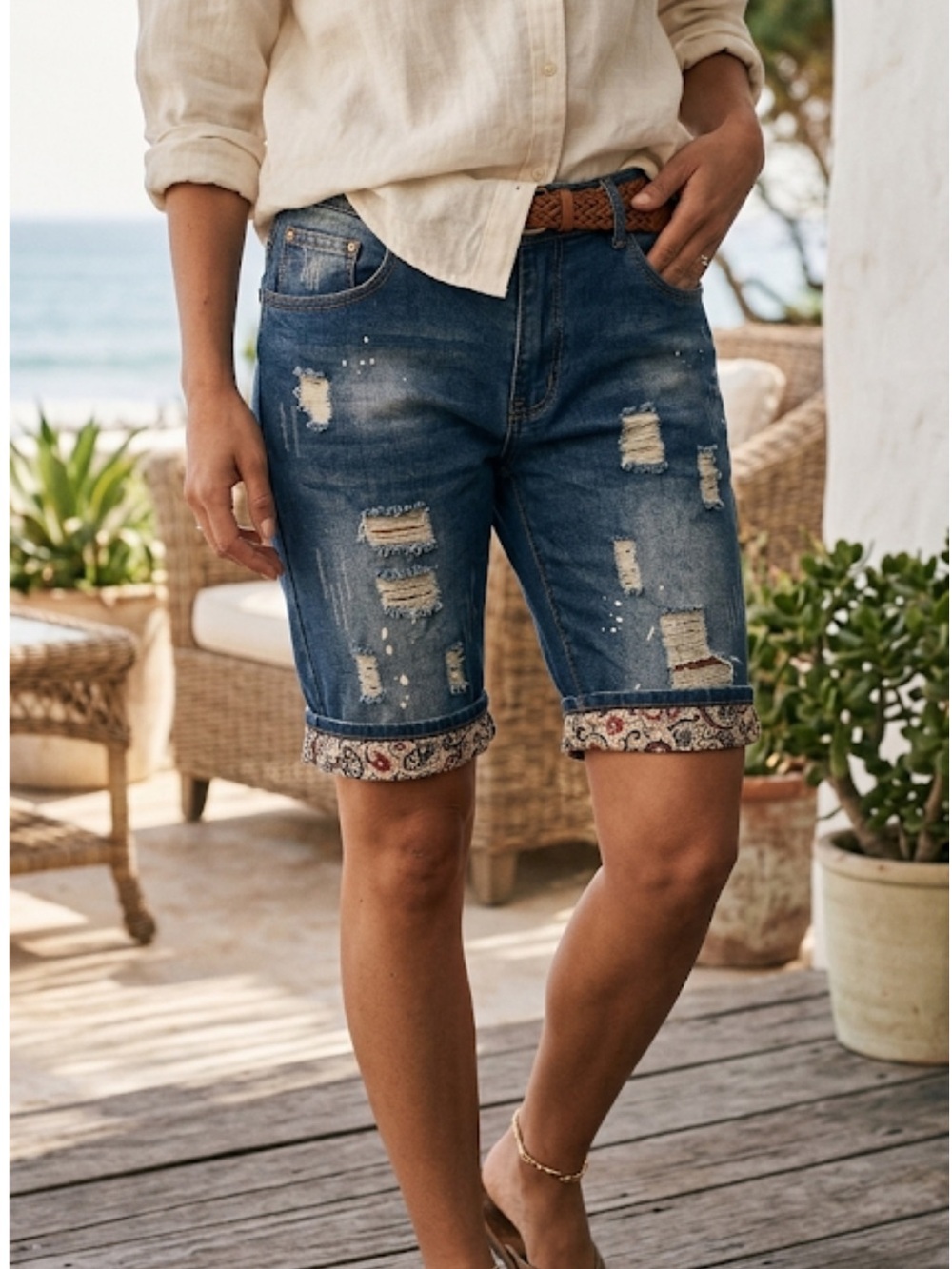 QIUM Fashion Shorts Distressed Heritage Jean Shorts NWOT
Stylish Jean Shorts